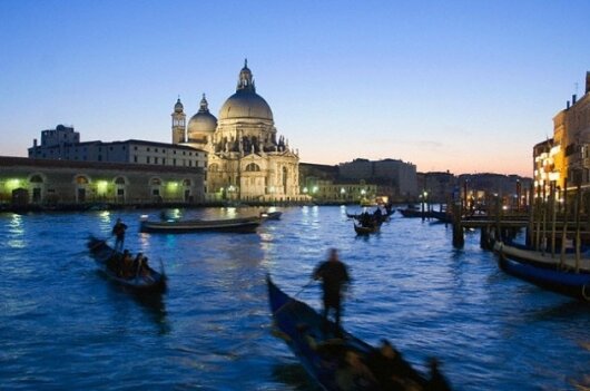 Skęstanti Venecija apmokestins turistus