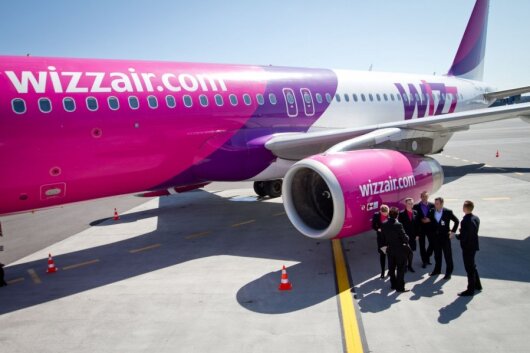 „Wizz Air“ pradeda apmokestinti rankinį bagažą