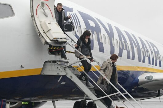 „Ryanair“ įves papildomą mokestį kiekvienam klientui