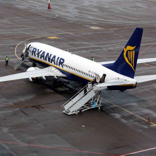 „Ryanair“ įves naują 2 eurų mokestį