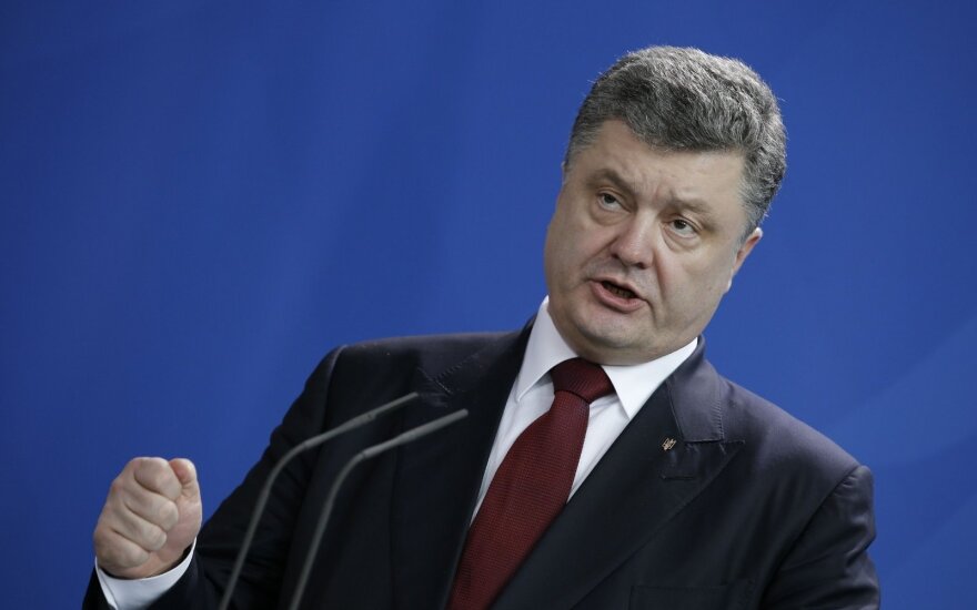 Порошенко объявил о прекращении действия военного положения в Украине