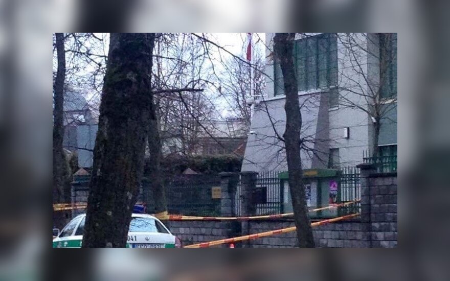 В Вильнюсе мужчина ворвался на территорию посольства Японии