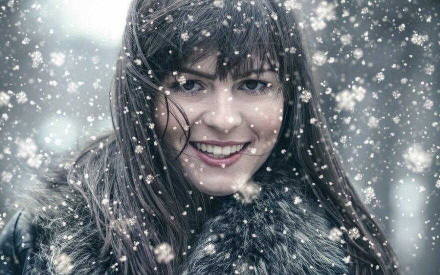 mergina, žiema, sniegas
