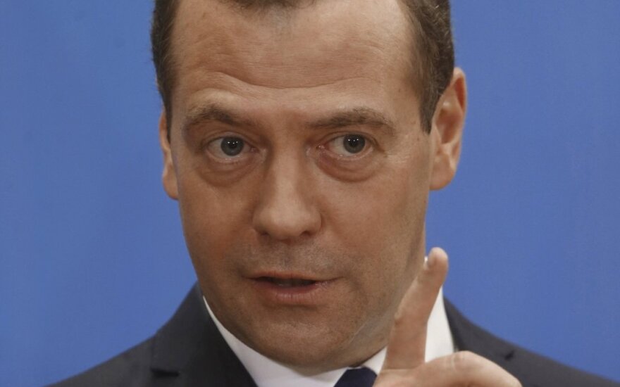 Медведев: доля нефтегазовых доходов снизилась с 70 до 45%