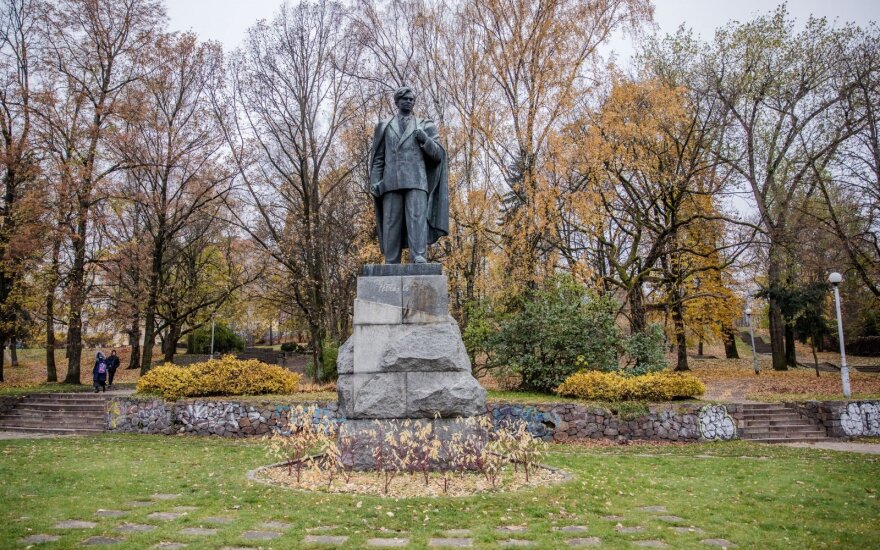 Вильнюсская мэрия займется вопросом сквера Пятраса Цвирки и аллеи Казиса Шкирпы