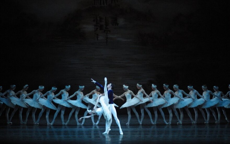 В Театре оперы и балета - "Лебединое озеро"
