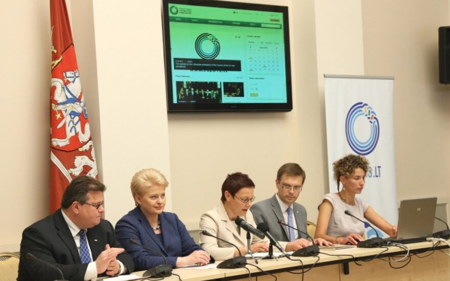Prezidentė tiesiogiai atsakė į šalies gyventojų klausimus apie pirmininkavimą (Dž. G. Barysaitės nuotr.)