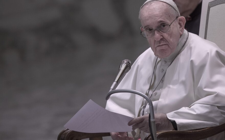Urbi et Orbi: папа Франциск назвал возмутительными войны во время пандемии