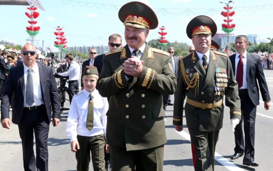 А.Отрощенков. С кем собрался воевать Лукашенко?