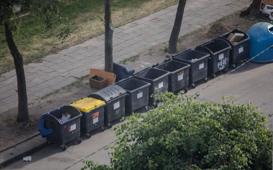 Кризис в Вильнюсе: компании по вывозу мусора расторгают соглашения и грозят поднять цены