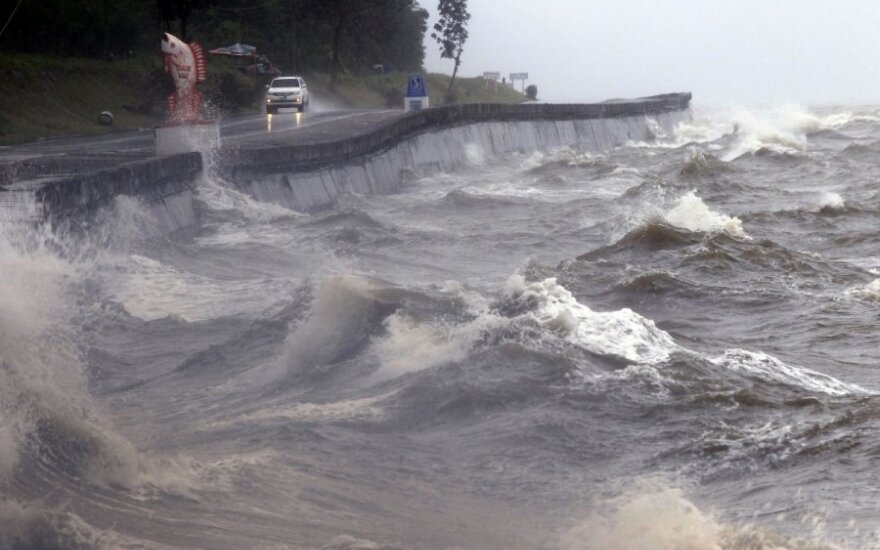 На Филиппины обрушился мощный тайфун "Ноул"