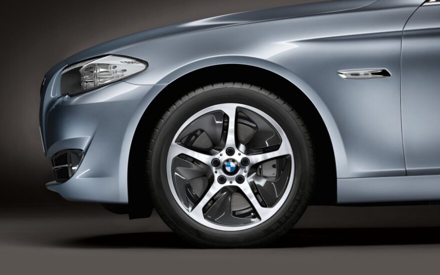 Баварцы познакомили с новой "тройкой" BMW