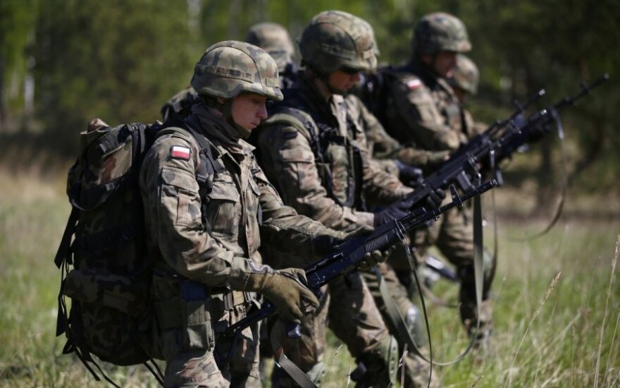 Польша призывает наращивать военные расходы в Европе