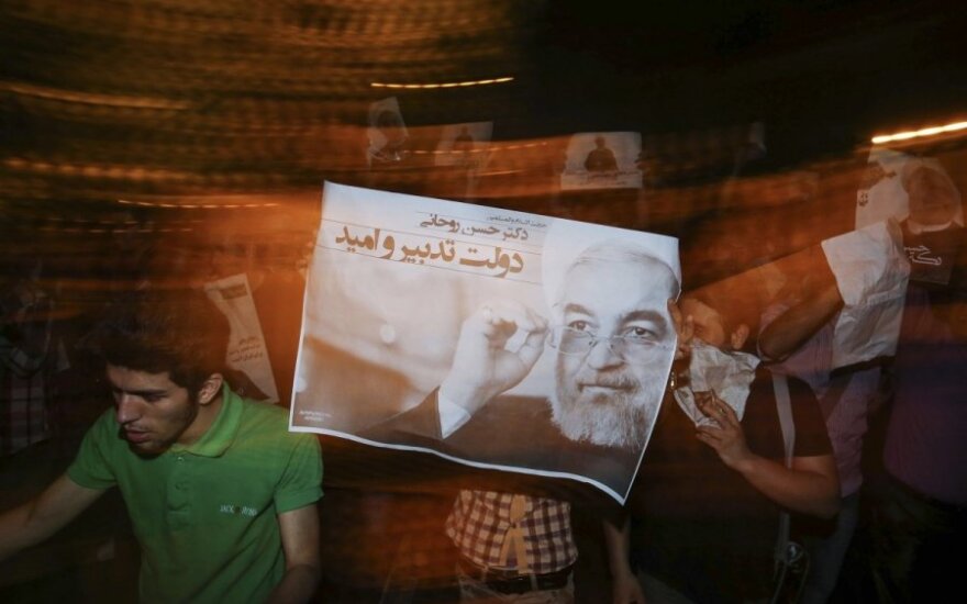 Избиратели в Иране приветствуют победу Рухани