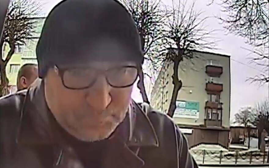 Policija ieško moters pinigus Jurbarke, Šakiuose ir Lenkijoje leidusio vyro