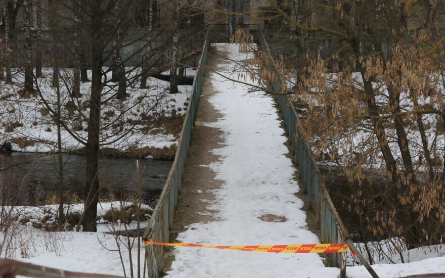Водолазы обнаружили в Вильняле тело убитой девушки