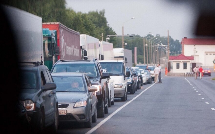 Россия по-прежнему ограничивает въезд машин с литовскими номерами