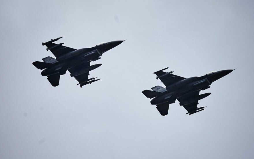 Польские истребители F-16 перехватили российский самолет
