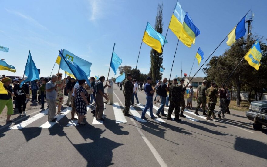На границе Украины приостановили пропуск в Крым