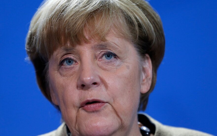 Трамп провел первые переговоры с Меркель
