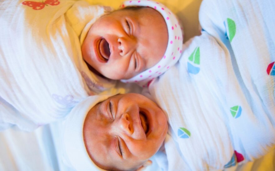 Показатели рождаемости в Литве улучшают родившиеся за границей дети