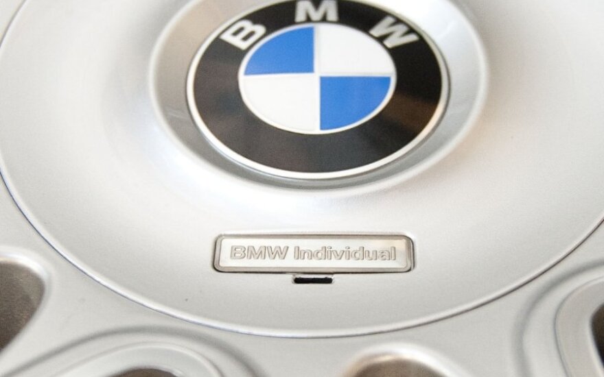 Баварцы познакомили с 320-сильной трехдверной "копейкой" BMW