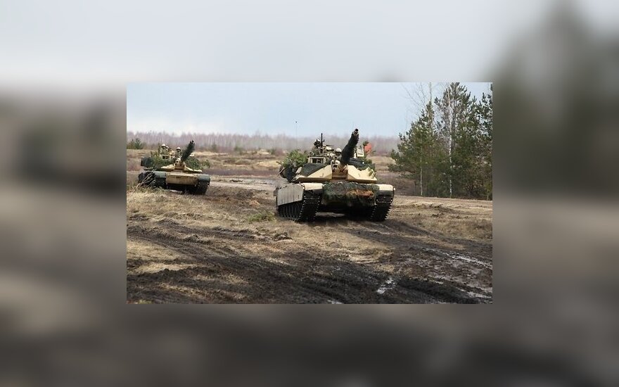 Американские танки M1 "Абрамс" провели стрельбы в Адажи