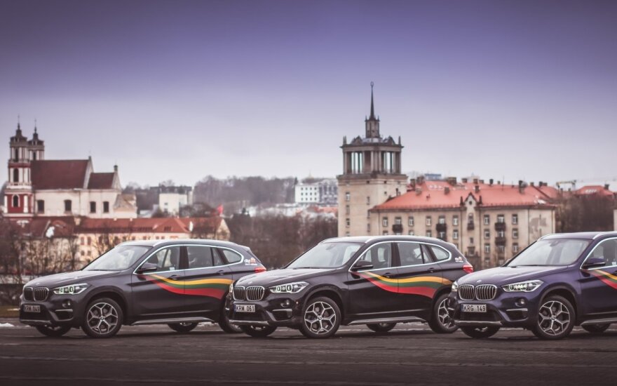 "City Bee" į gatves išleido 20 Nepriklausomybės Akto signatarams skirtų automobilių