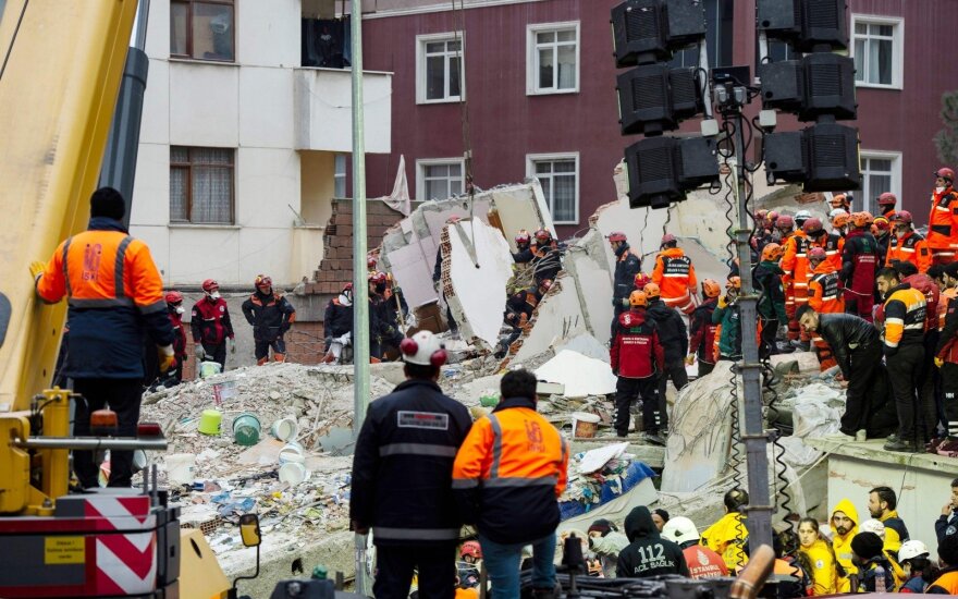 Число погибших в результате обрушения дома в Стамбуле превысило 20 человек