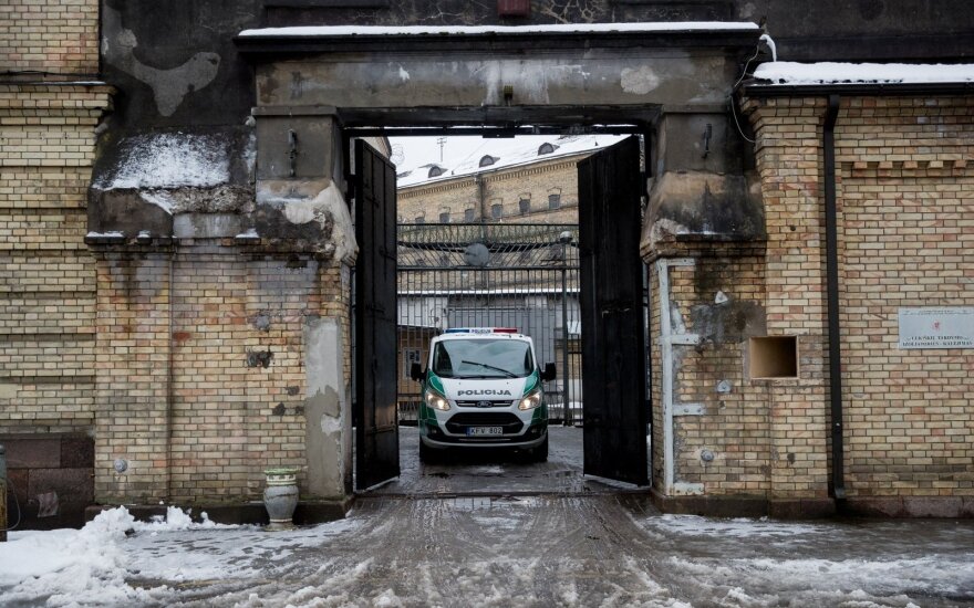 Из Лукишкской тюрьмы переводят осужденных на пожизненное заключение