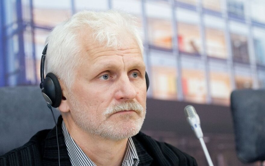Треть жителей Литвы склонны призвать министров уйти в отставку из-за истории с Беляцким