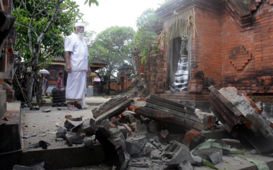 Землетрясение на Бали: туристы в панике покидают отели