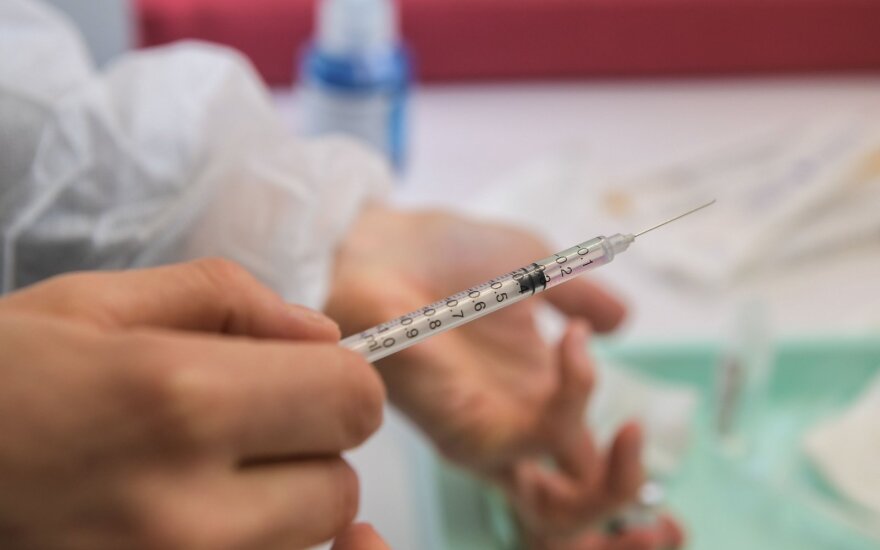 BioNTech и Pfizer начали испытание вакцины на детях