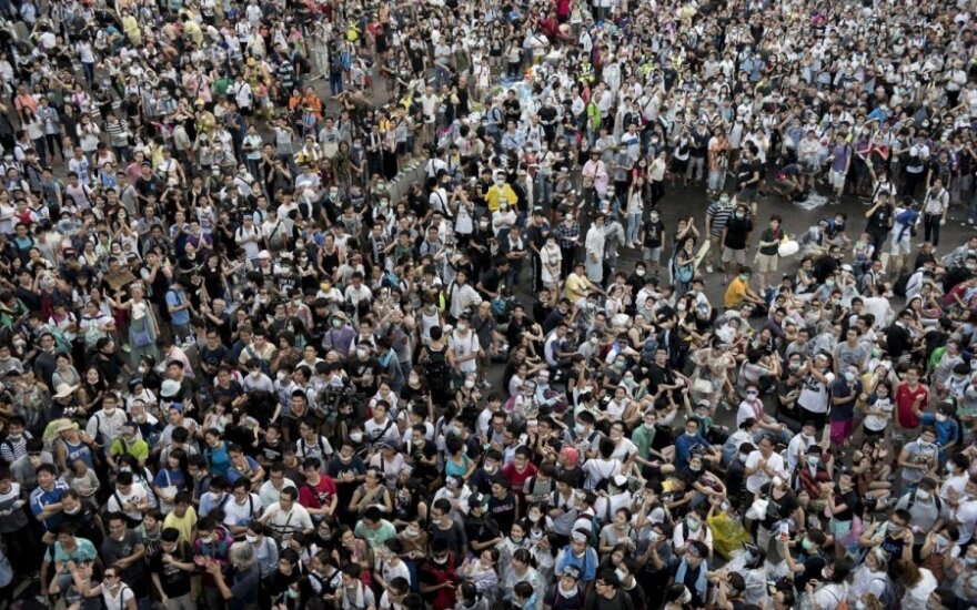 Глава Гонконга призывает демонстрантов разойтись