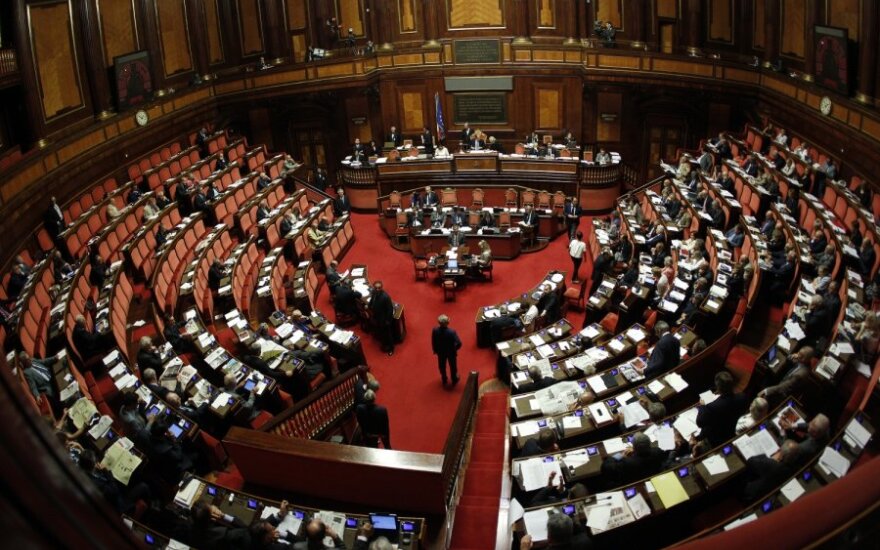 Италия приняла пакет мер по сокращению расходов