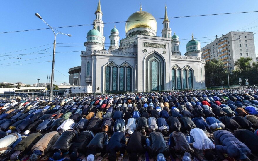 200 000 мусульман празднуют Курбан-Байрам в Москве