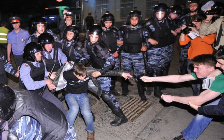 На Чистых прудах продолжается акция оппозиции
