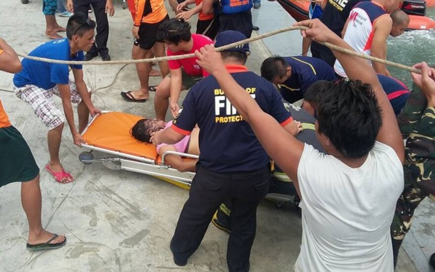 Владельцу и команде перевернувшегося на Филиппинах парома предъявили обвинения в массовом убийстве