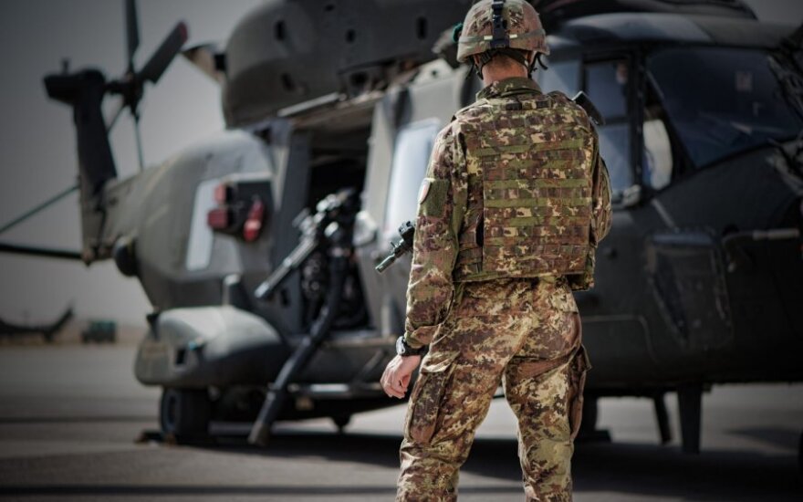 Силы НАТО в Афганистане передали контроль властям страны