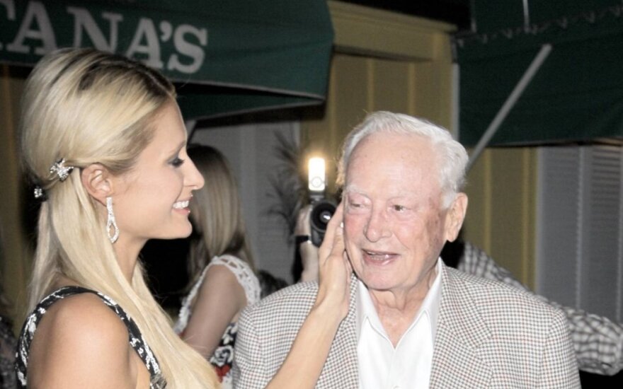 Paris Hilton su seneliu Barronu Hiltonu