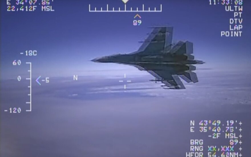 ВИДЕО: Перехват российским Су-27 американского разведчика на Черным морем