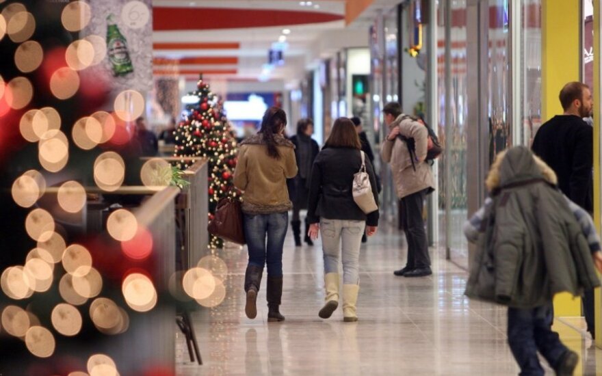 Торговые центры стараются создать праздничное настроение