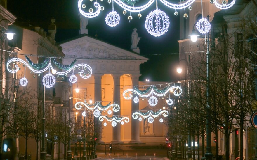 Žiemos šventėms išpuoštos Vilniaus gatvės