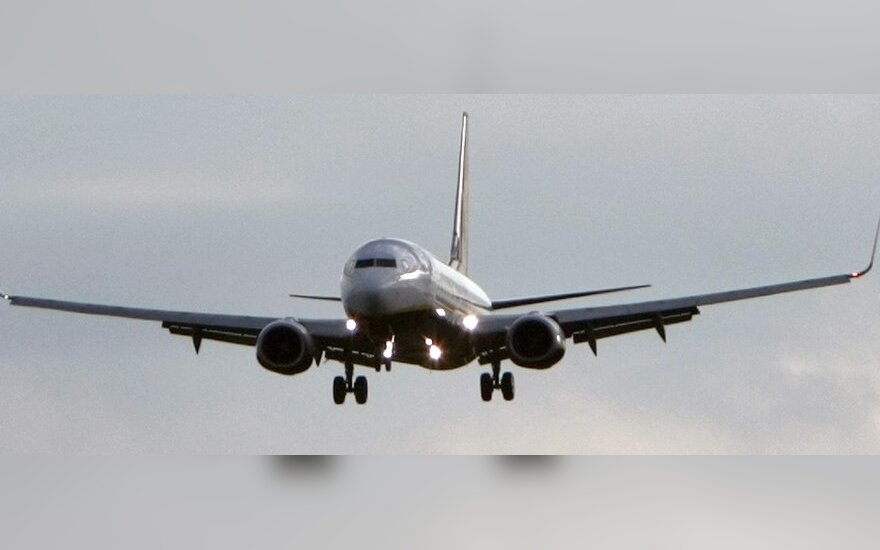 Boeing 737 совершил жeсткую посадку в Индонезии