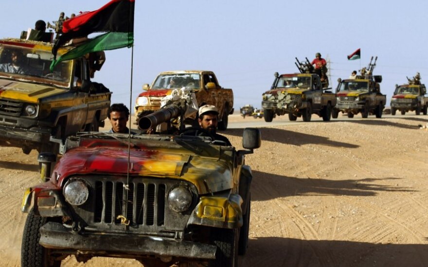 Sukilėliams šturmuojant M.Gaddafi gimtąjį miestą žuvo 11 kovotojų