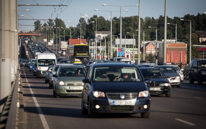 В Вильнюсе столкнулись 4 автомобиля: образовалась пробка