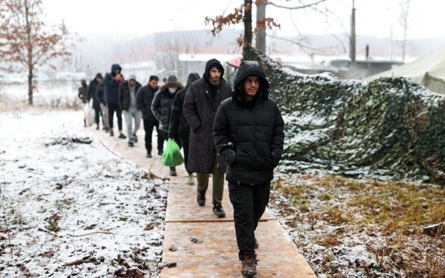 Сотни мигрантов все еще находятся в Беларуси у границы с Польшей