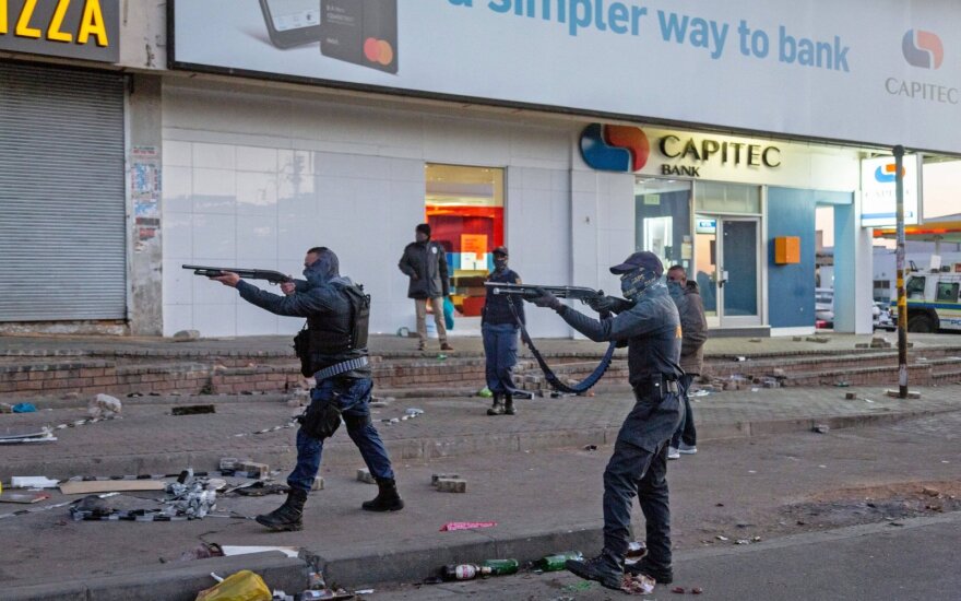 Число погибших при беспорядках в ЮАР превысило 200 человек