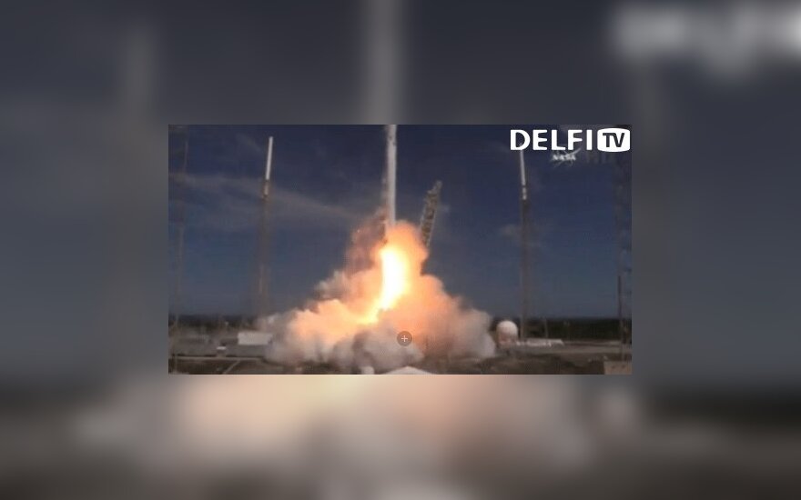 Falcon 9 опрокинулась при посадке после запуска к МКС
