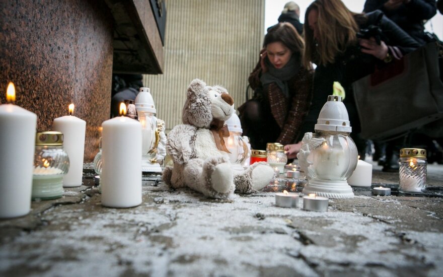 Потрясенные жители Литвы проводят акции в память об убитом в Кедайняй мальчике